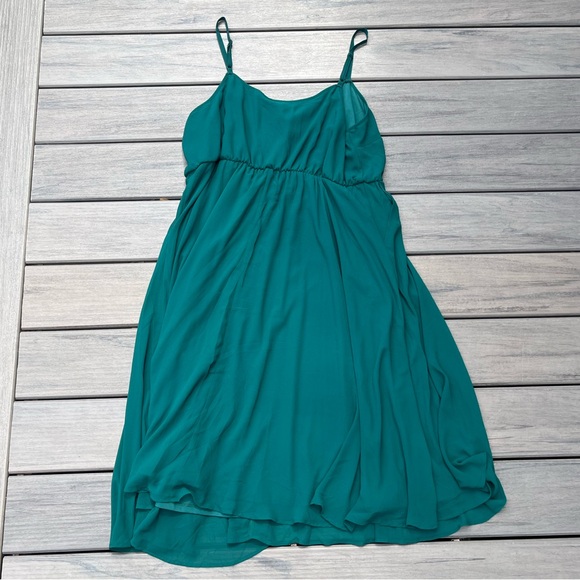 Torrid; Midi Chiffon Pleated Dress; Emerald Green Color; Mint Condition; 2XL - Picture 7 of 9